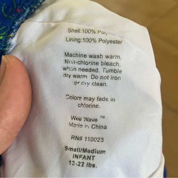 Wee Wave Infant swim/sun hat with strap (13-22 lbs) - Picture 4 of 4